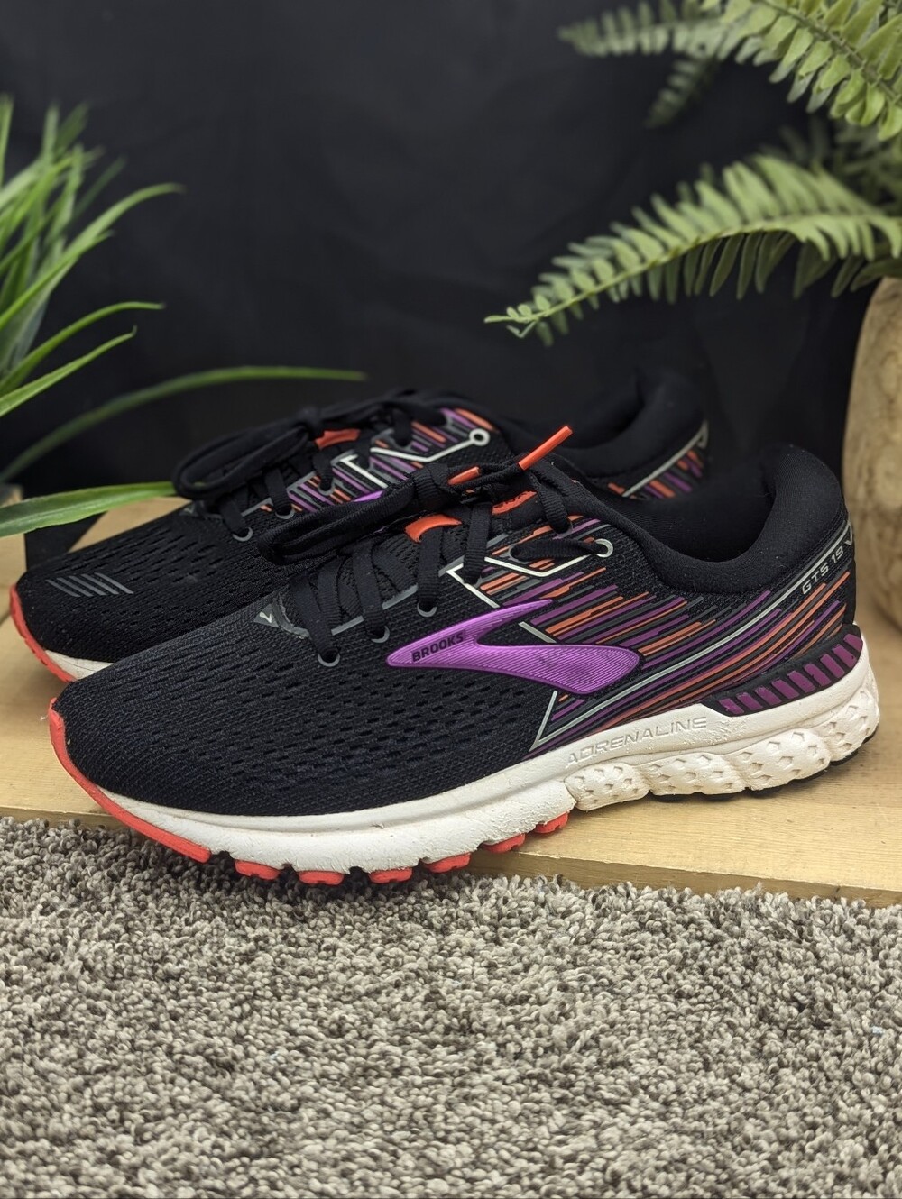 Brooks Adrenaline GTS 19 Men's Size 9.5 Running Walking Gym Shoes Casual Comfort